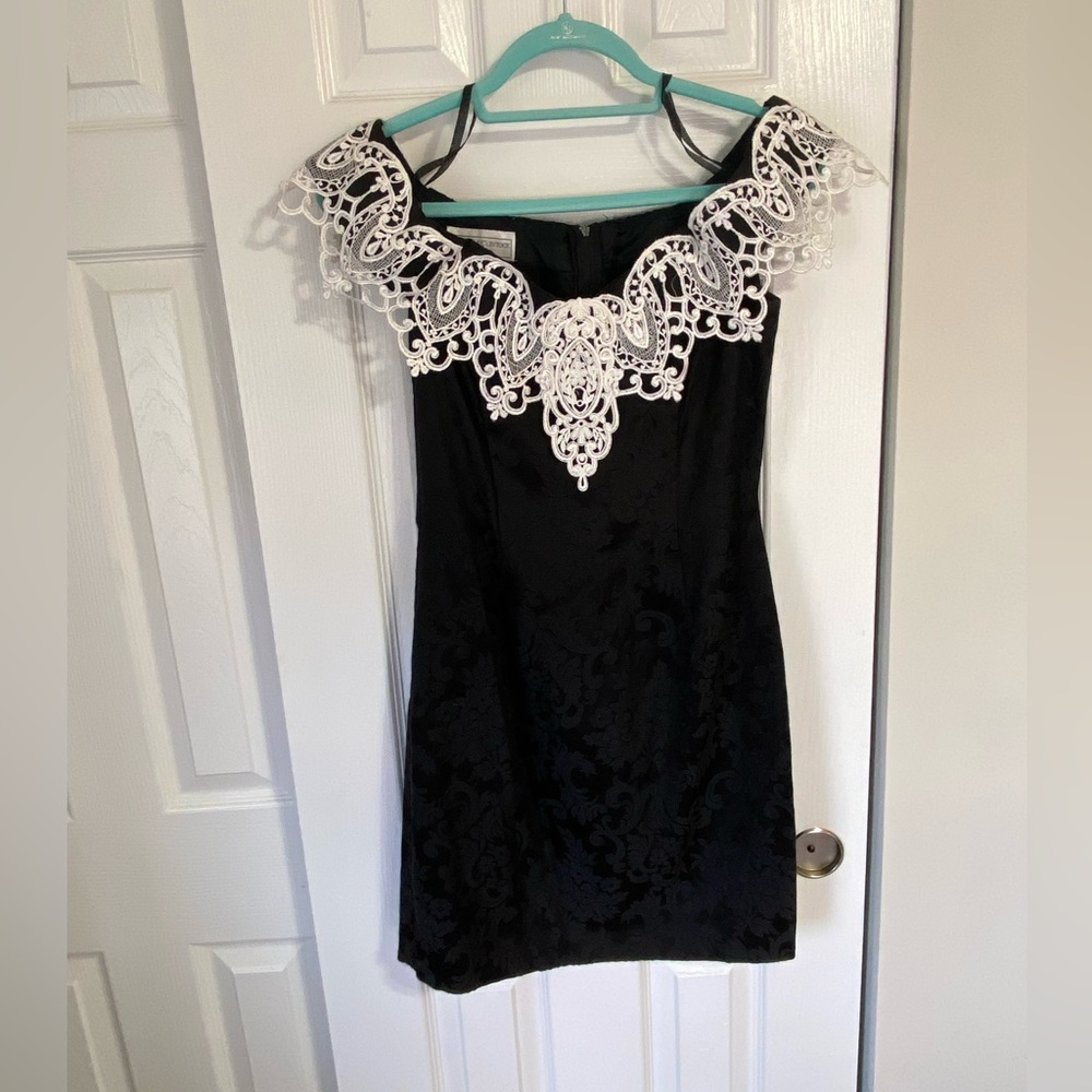 Jessica McClintock Gunne Sax Vintage lace neckline dress